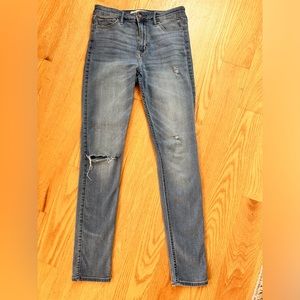 HOLLISTER HIGH RISE SUPER SKINNY SIZE 3R